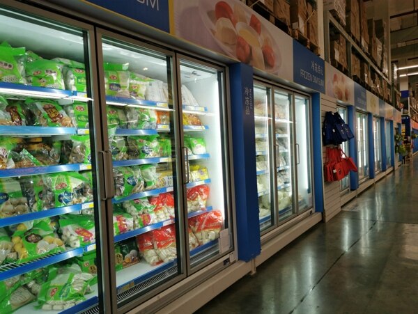 超市里的冷柜