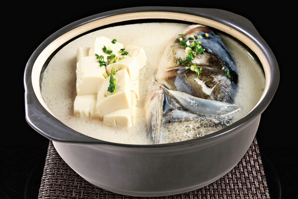 沙煲鱼头豆腐汤