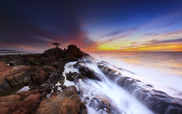 夕阳下的大海美景