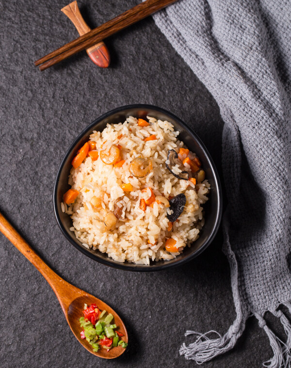 特色虾仁炒饭