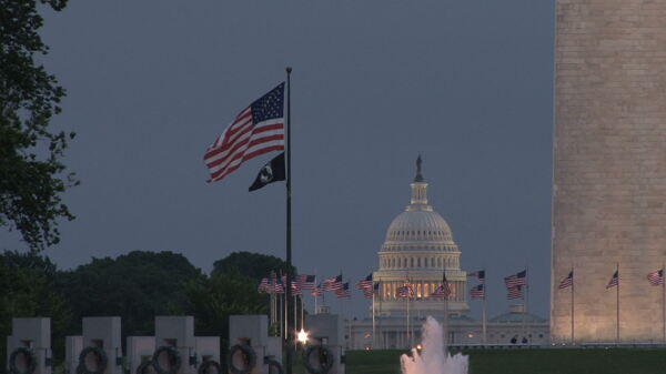 首都大厦和旗帜股票视频视频免费下载