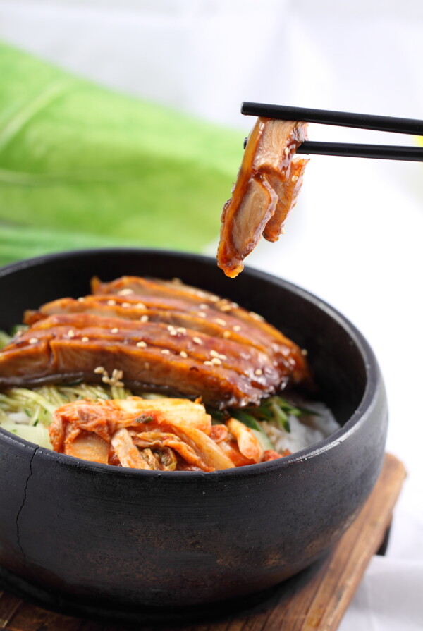 蜜汁烤鳗鱼石锅拌饭图片