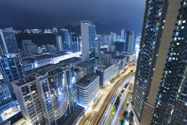 繁华城市里的夜景图片