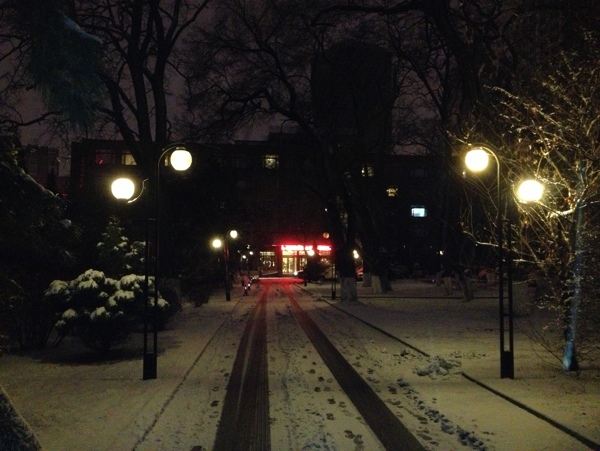 雪停的夜晚图片