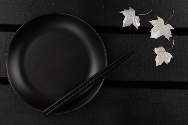 铁锅和枫叶筷子图片