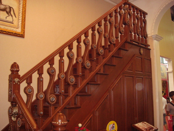 欧式木楼梯图片
