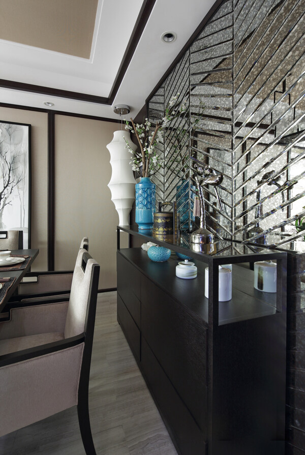 现代时尚蓝色斑点花瓶客厅室内装修效果图