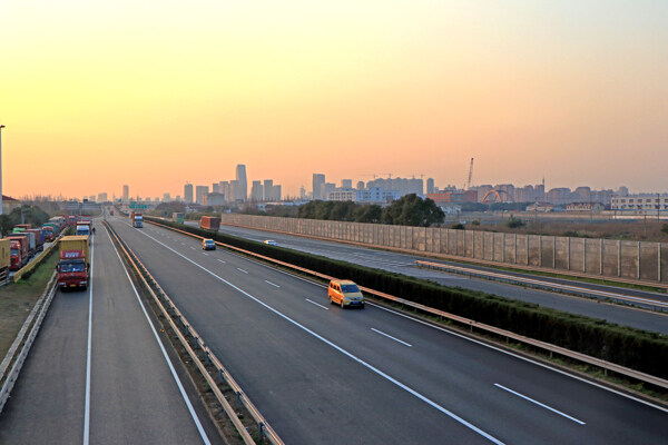 高速公路夕阳