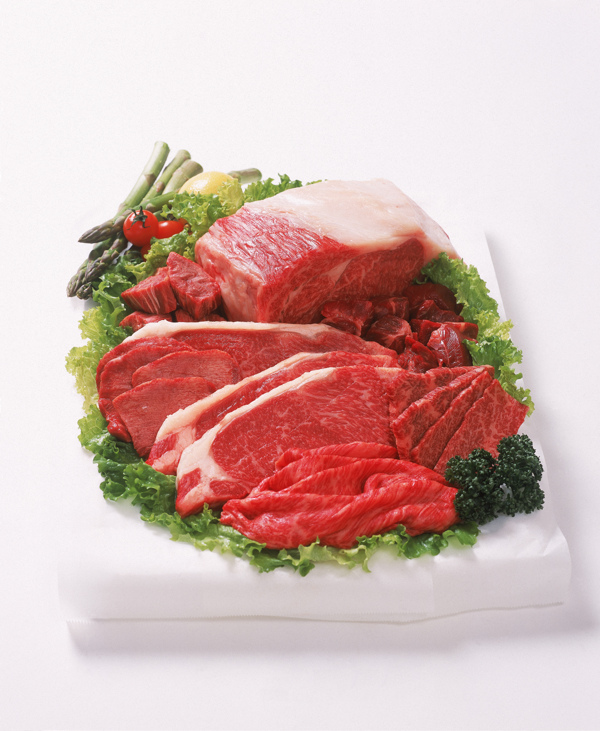 生菜上的肉类食材图片