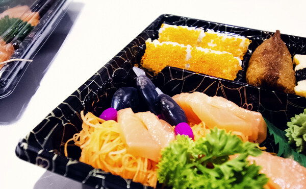 三文鱼刺身和寿司