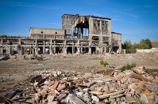 废弃的工厂建筑图片