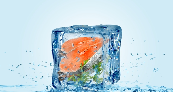 创意清凉冰块里三文鱼图片