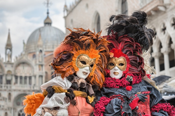 威尼斯过狂欢节的女人图片