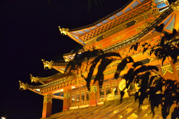 云南香格里拉庙宇图片
