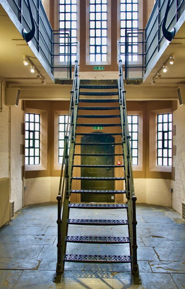 楼梯铁监狱目标金属栏