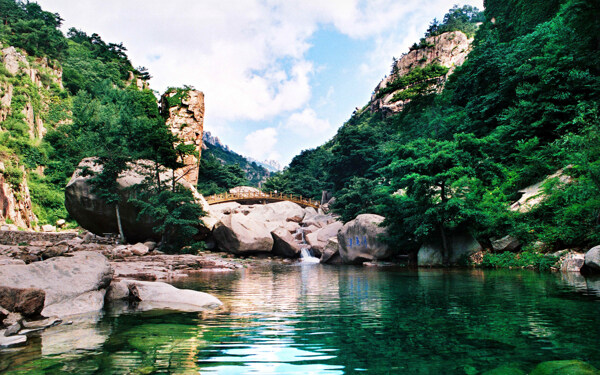 青岛崂山得鱼潭图片