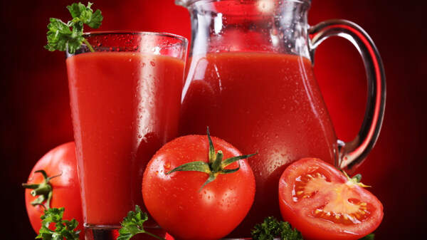 西红柿与番茄汁图片