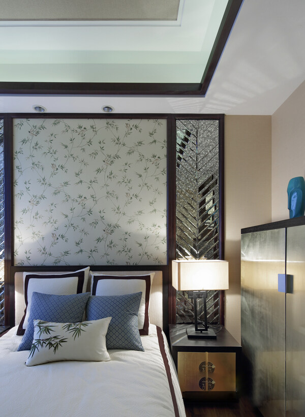 现代时尚花纹背景墙卧室室内装修效果图
