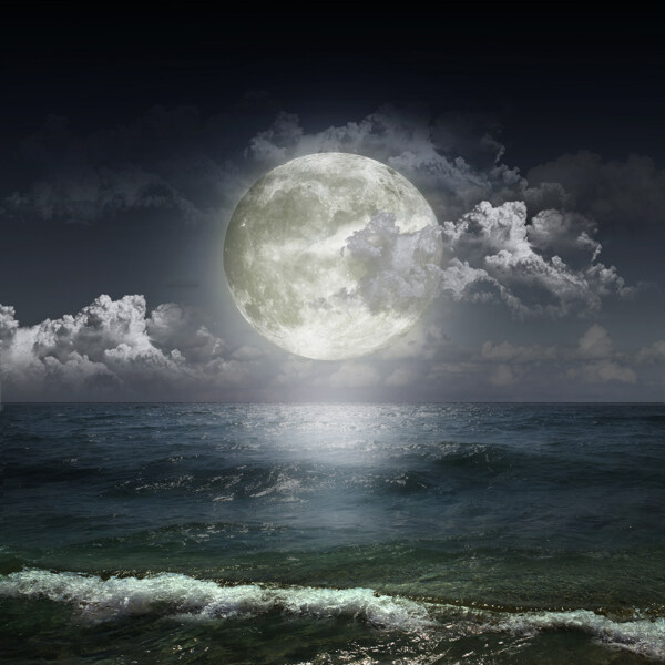 海面上的月亮美景图片