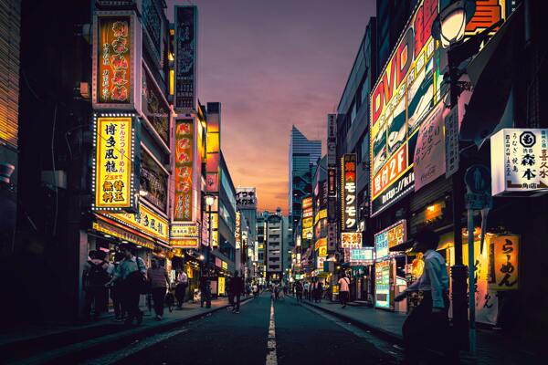 霓虹夜景日本闹市