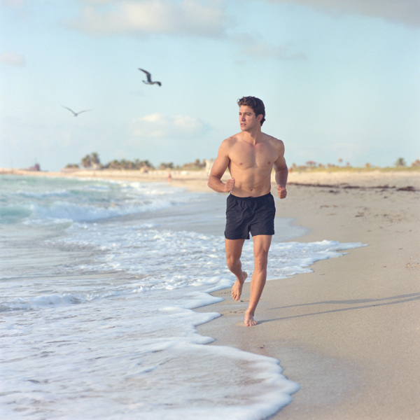 健康休闲户外运动海边游泳享受放松轻松海滩广告素材大辞典