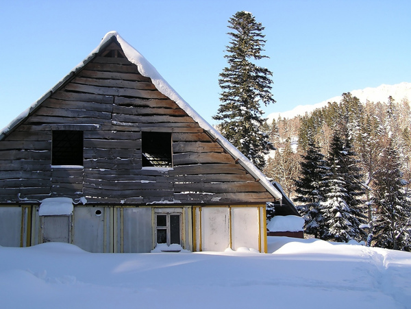 雪地里的小木屋