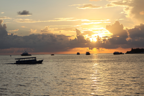 马尔代夫海上日出图片