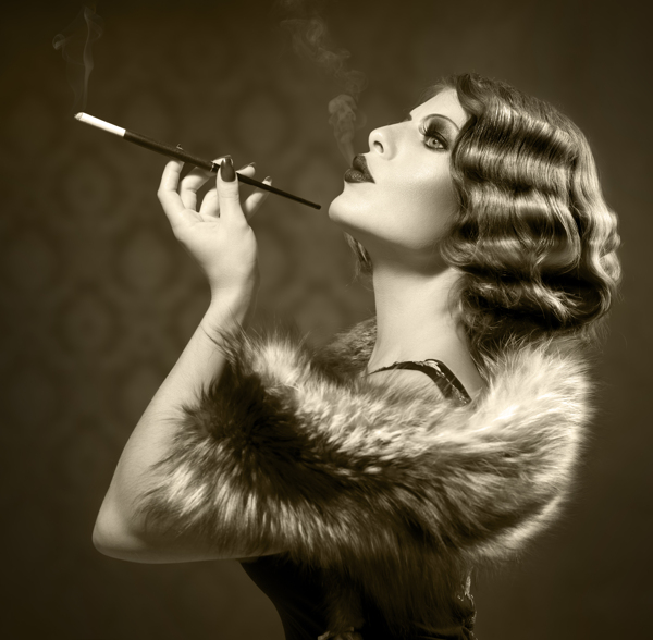 吸烟的时尚女人图片