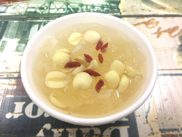 百合莲子枸杞甜汤