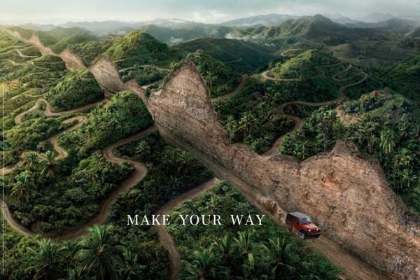 广告创意分开的山林和越野车