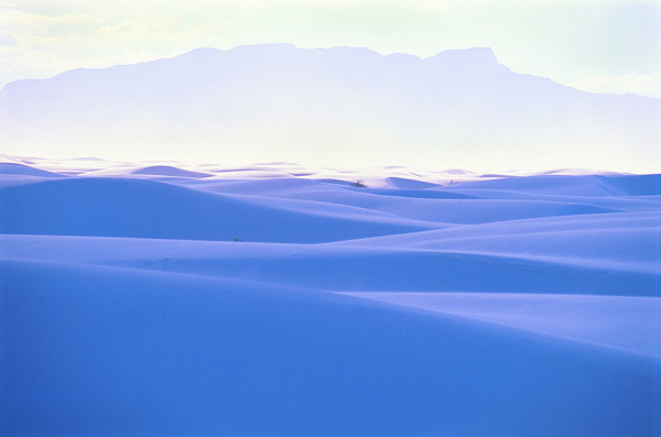 雪雾大漠图片