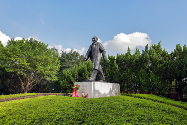 深圳莲花山雕像