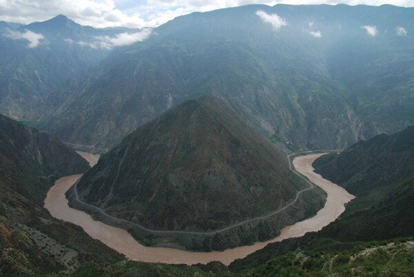 高原河流的巨弯图片
