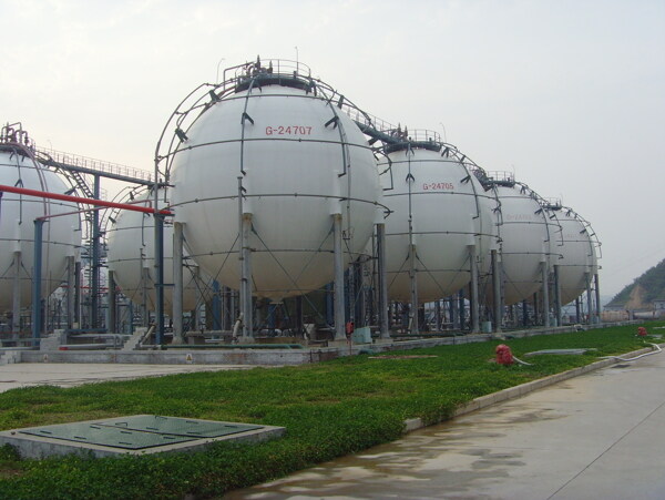 炼油厂油罐工业化工图片