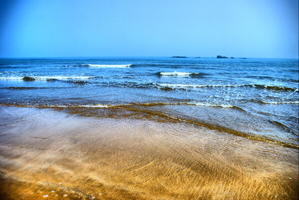 青岛海滩大海蓝天图片