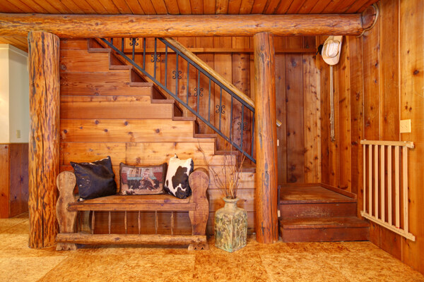 木质风格楼梯装修设计图片