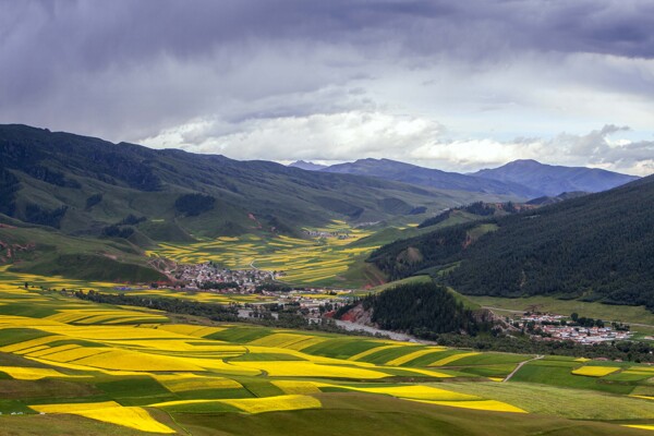 青海祁连县卓尔山风景