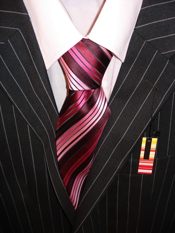 打领带的商务男人图片