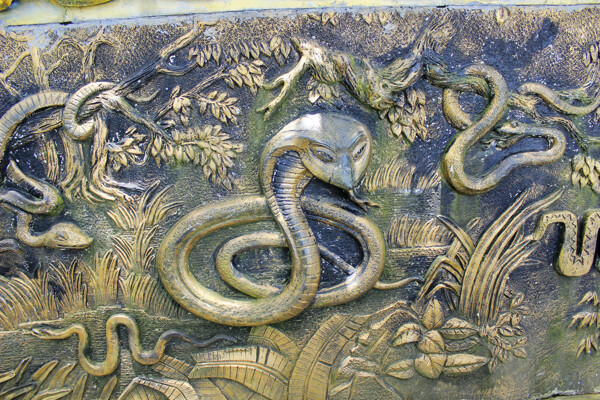 尧山蛇生肖石刻图片