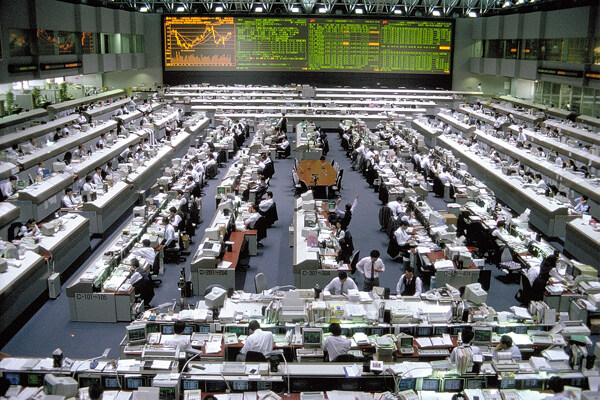 证券交易大厅图片