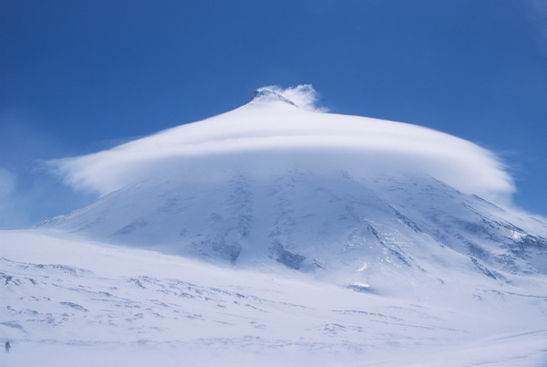 雪山自然景色图片