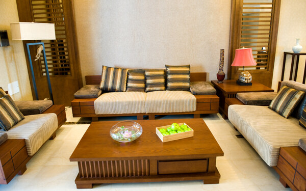 中国式客厅里的沙发图片