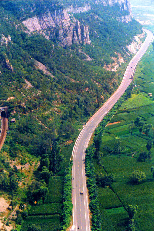 山区公路图片