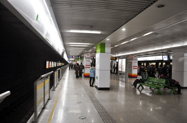 上海轨道交通2号线图片