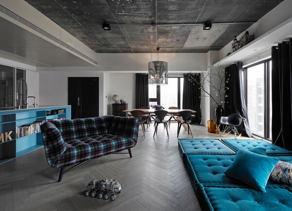 港式时尚客厅亮蓝色沙发垫室内装修效果图