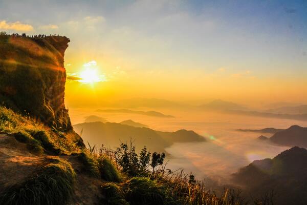 夕阳下的大山风景