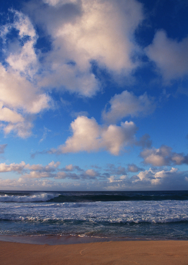 蓝天乌云旅游观光沙滩风情海边海浪异国风情