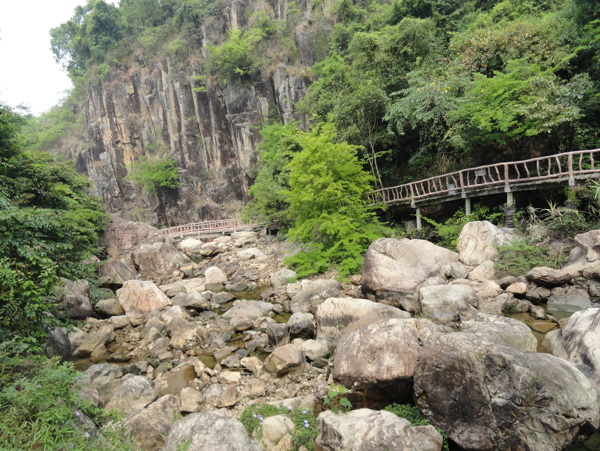 自然风景岩石小桥